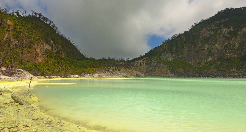 「白色火山口」是當地著名景點。(互聯網)