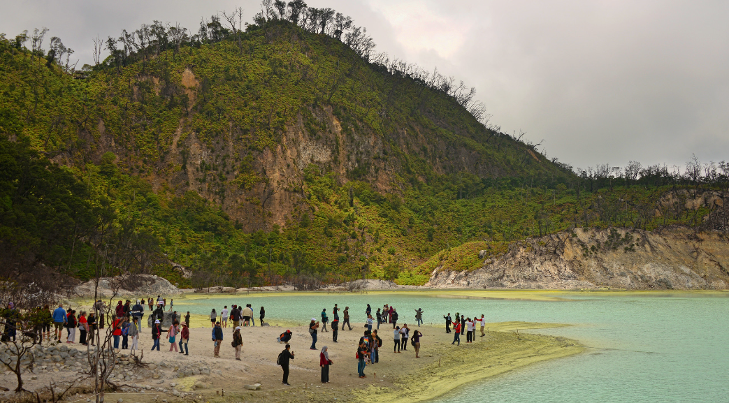 「白色火山口」是當地著名景點。(互聯網)