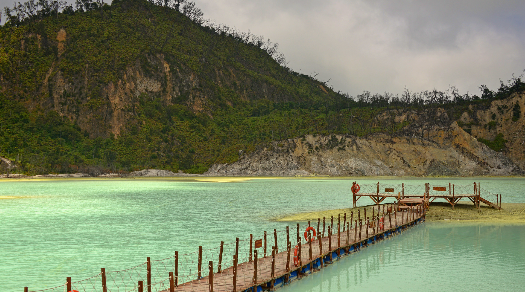 「白色火山口」是當地著名景點。(互聯網)