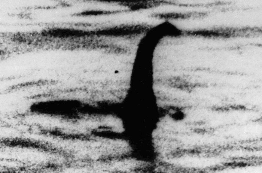 尼斯湖水怪|流傳的尼斯湖水怪黑白照。(美聯社)