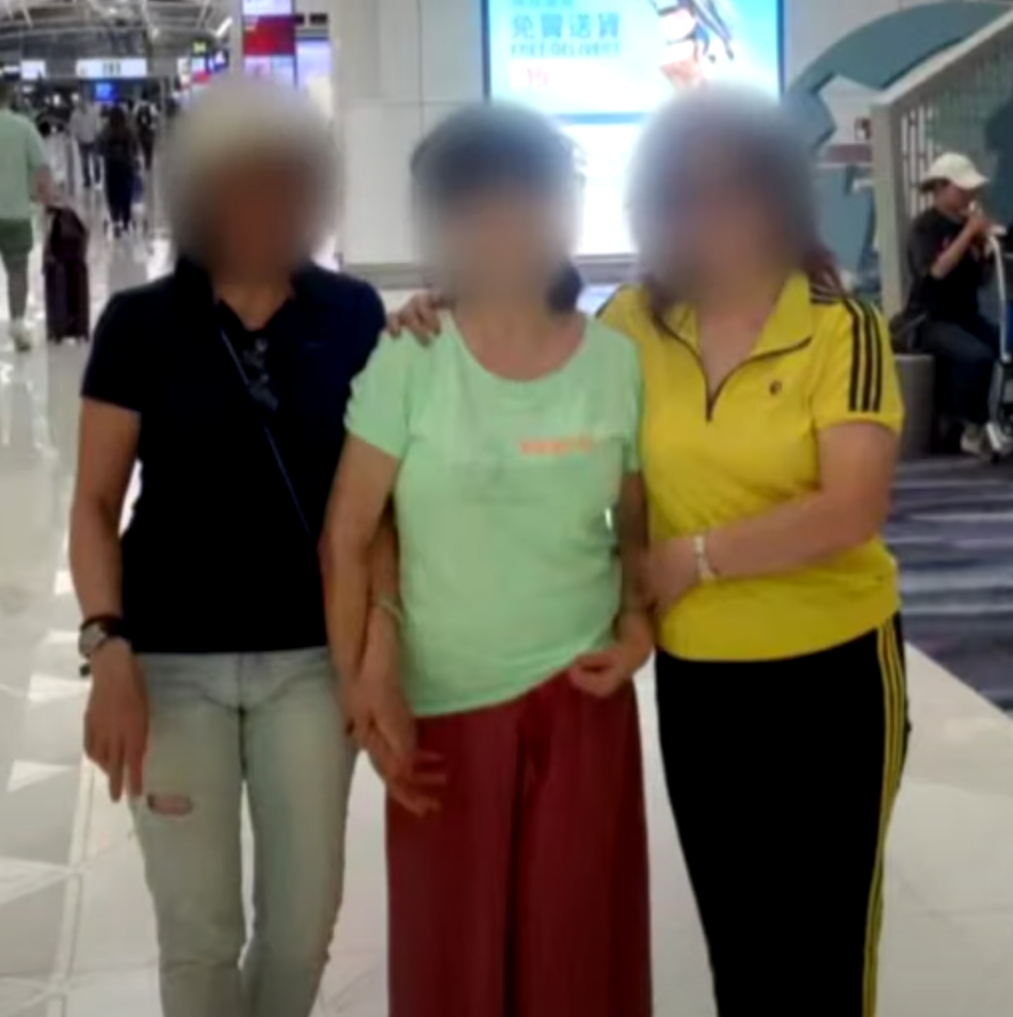 劉太(右)跟友人7月隨團到南韓濟州旅行(《東張西望》)