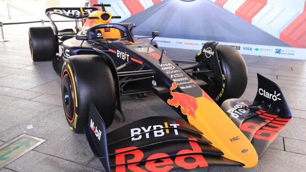 日本賽車手角田裕毅將駕駛紅牛RB8於台中街頭奔馳。(網上圖片)