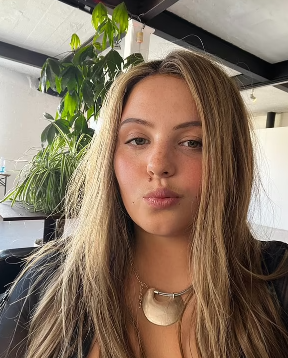 戴上假髮。(互聯網)