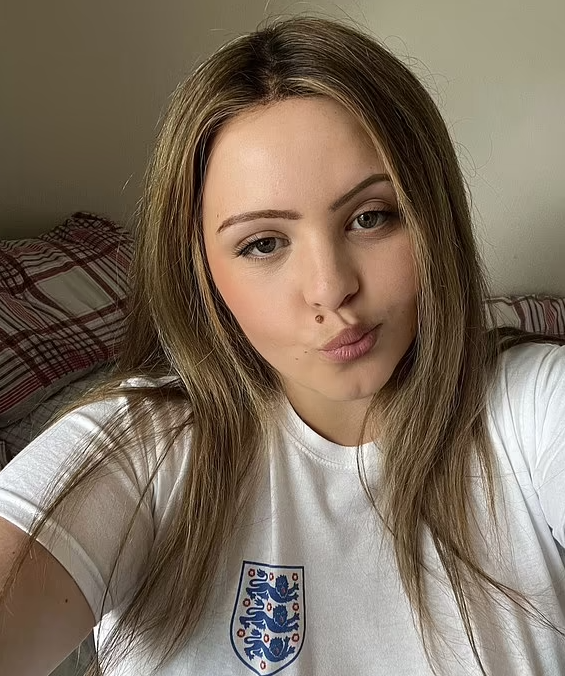 戴上假髮。(互聯網)