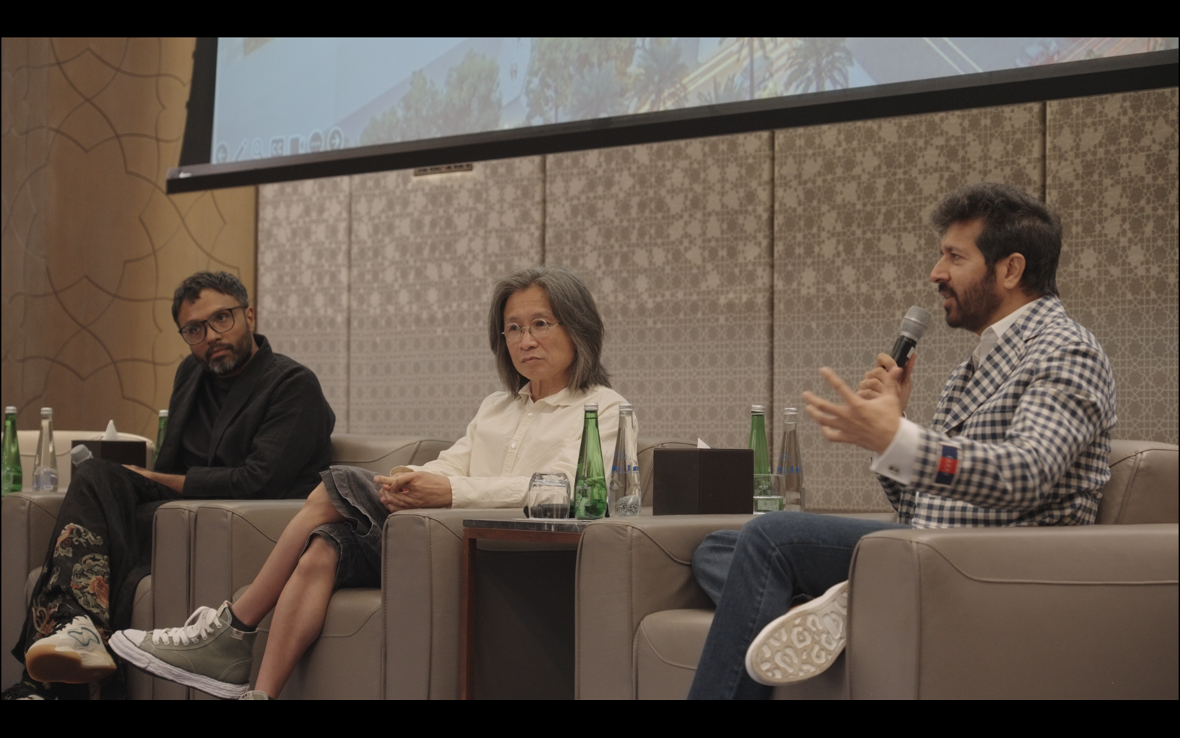 陳可辛,Kabir Khan (右邊沒戴眼鏡)