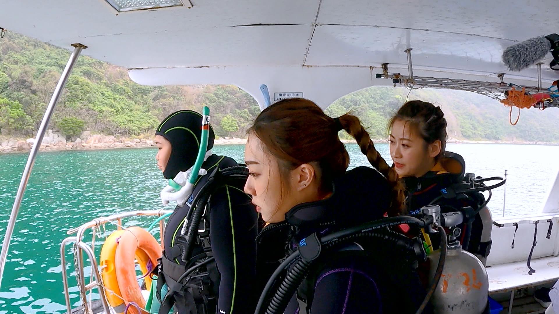 陳映同、葛綽瑤、鄭杞瑤3位第一次出海潛水。