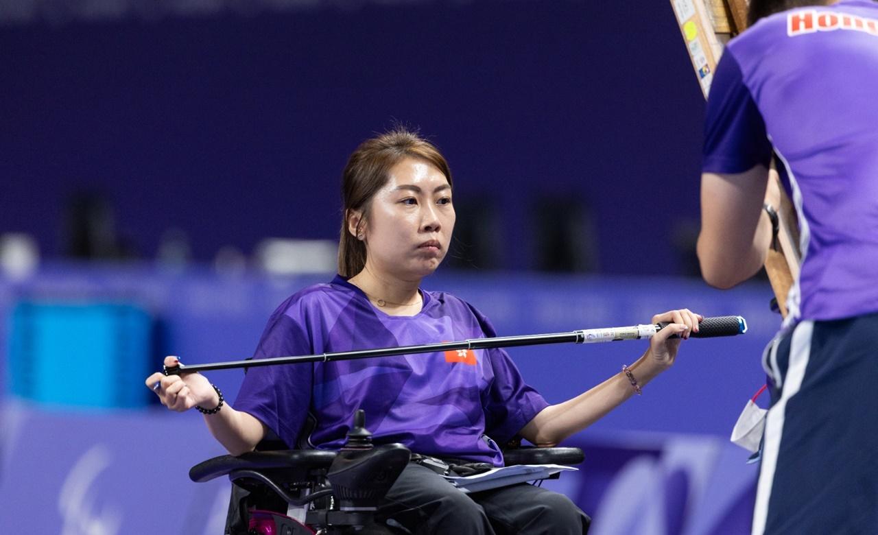 何宛淇在賽後感謝市民、作為輔助人員的丈夫、家人及教練。(中國香港殘疾人奧委會)