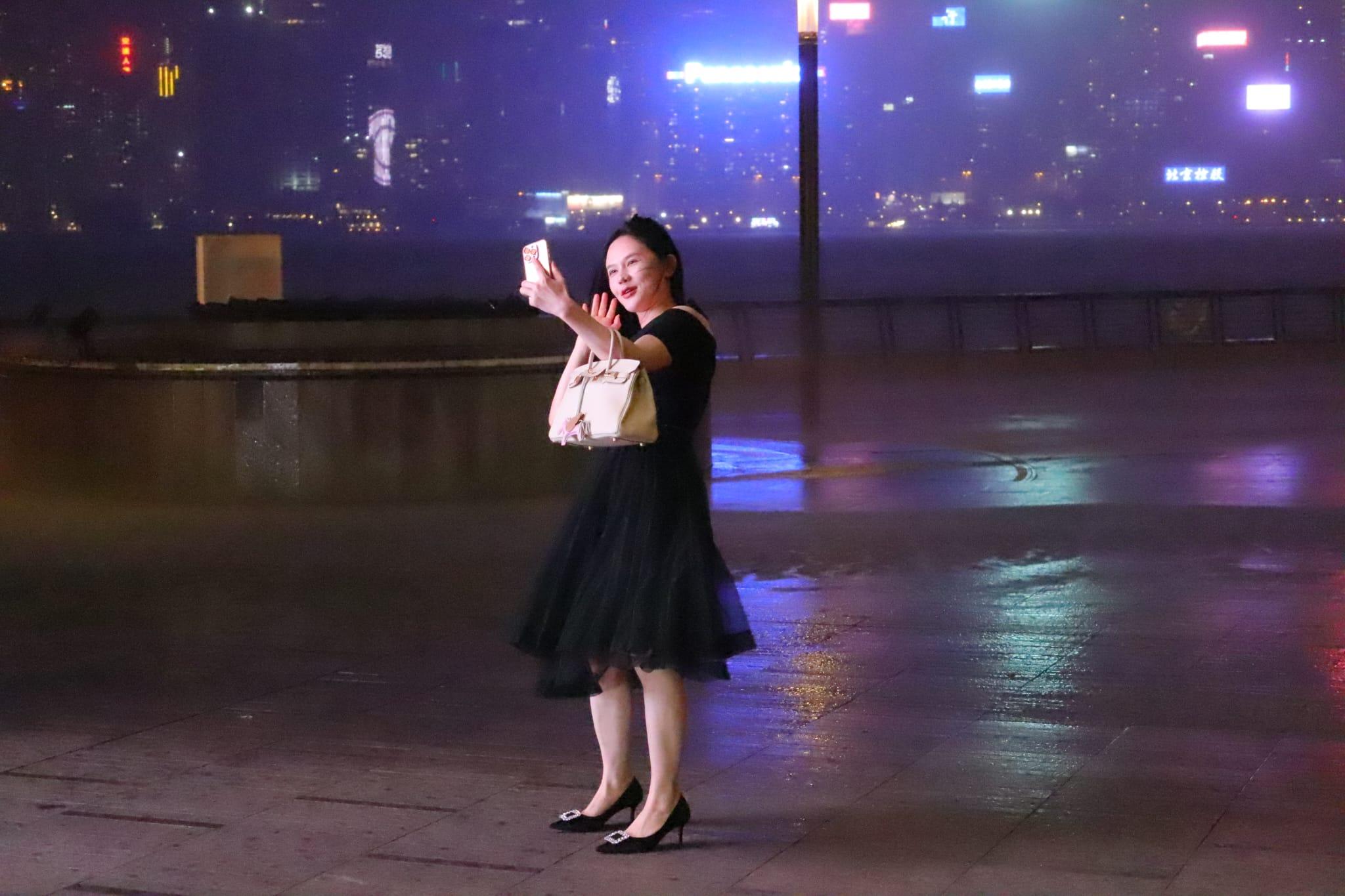 尖東市民追風。(鍾式明攝)