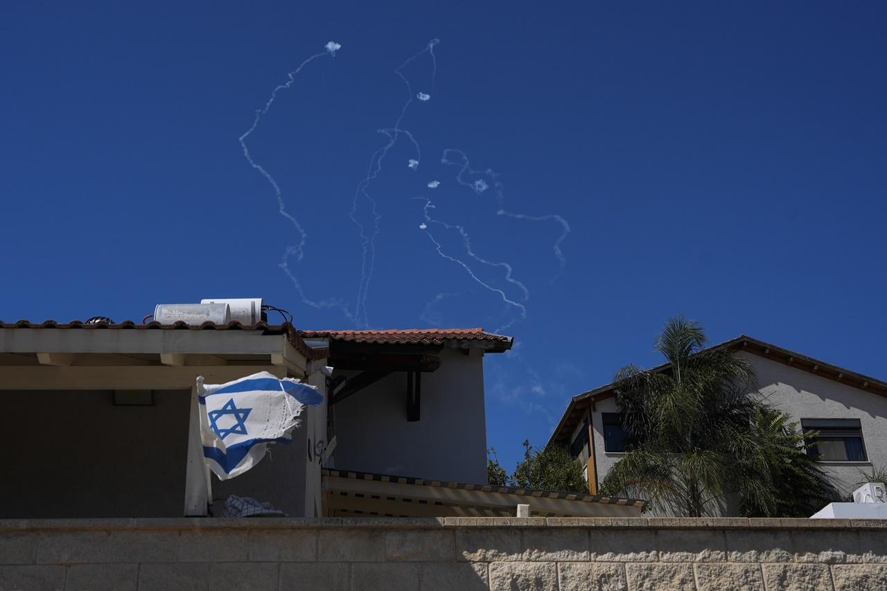 以軍襲黎巴嫩及也門,拜登:必須避免中東爆發全面戰爭。(AP)