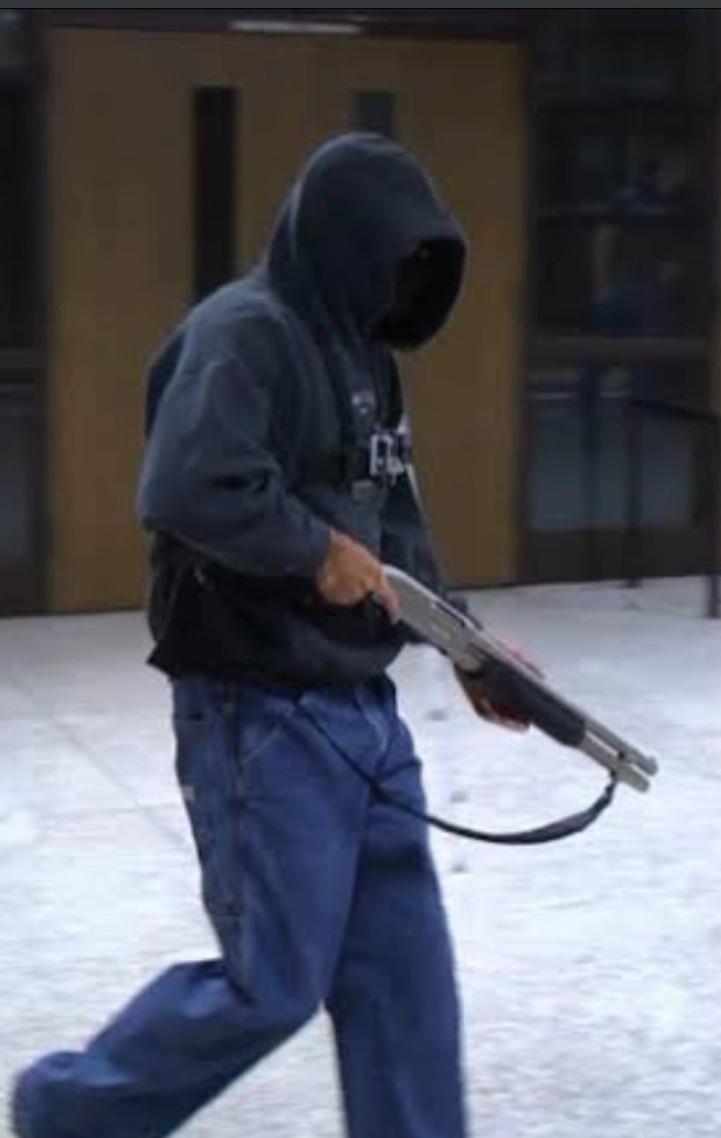 喬治亞州警方表示,疑犯為14歲男學生Colt Gray,他一遇警察後就立刻投降被捕,他將被起訴並以成人身分受審。(X)