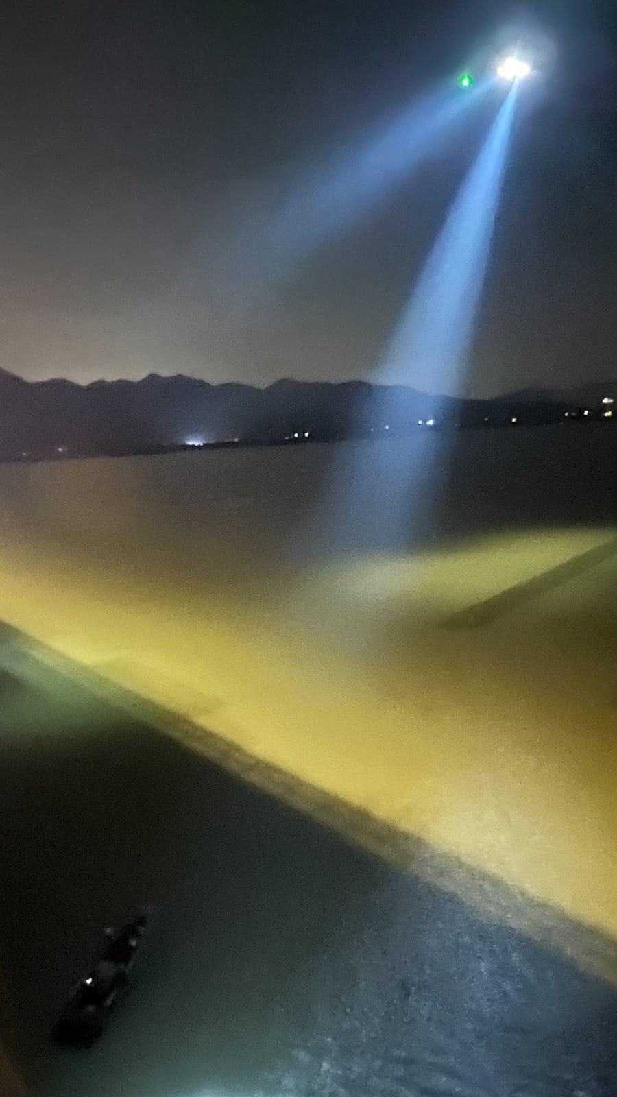 事發後,當局動員多個部門過百人協助搜救。