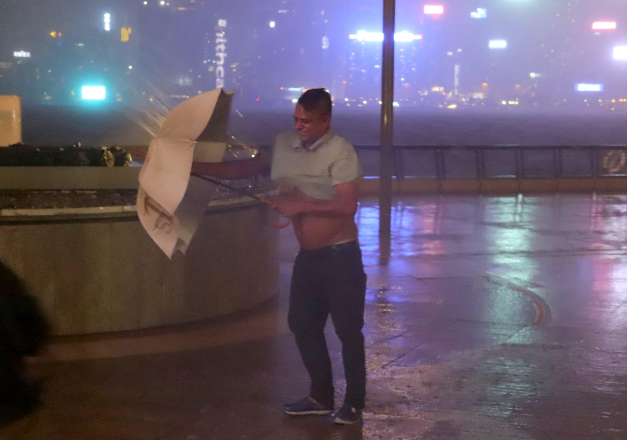 尖東市民追風。(鍾式明攝)