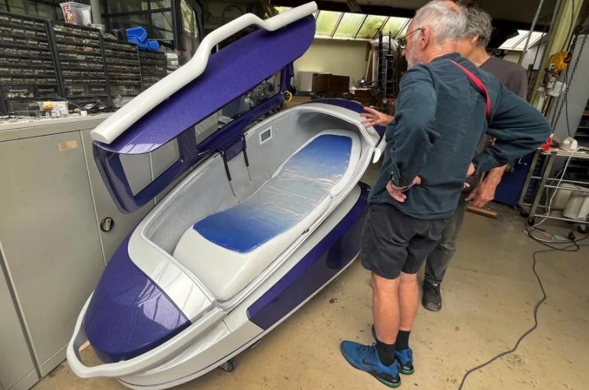 由3D打印而成的「安樂死膠囊艙」Sarco Pod。(X)