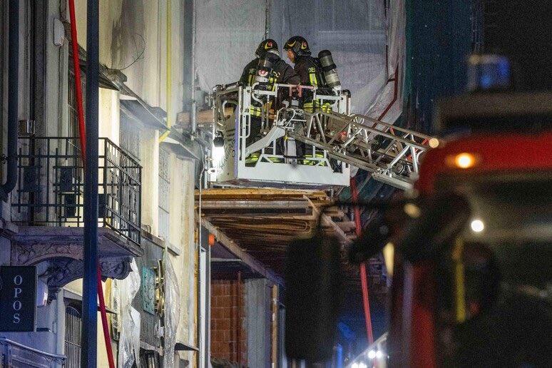 由於商店在火災發生前,曾收過威脅信息,當局不排除涉及縱火。(X)