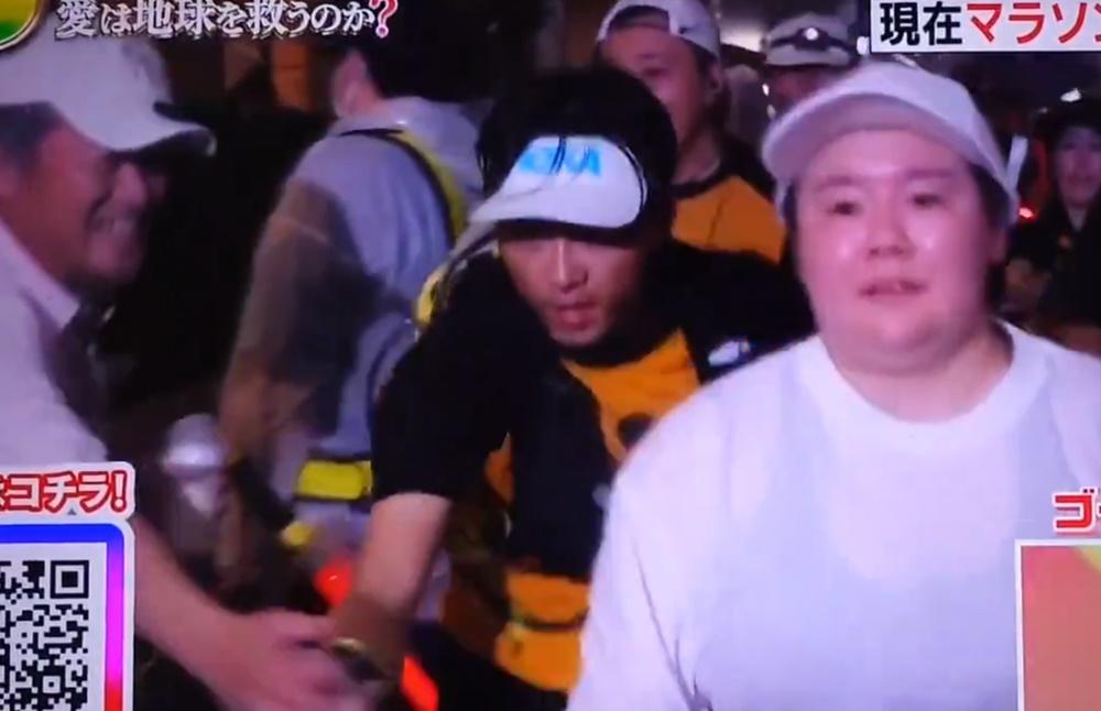 安子當刻露出錯愕的表情,但沒有放慢腳步,繼續向終點進發。(X)