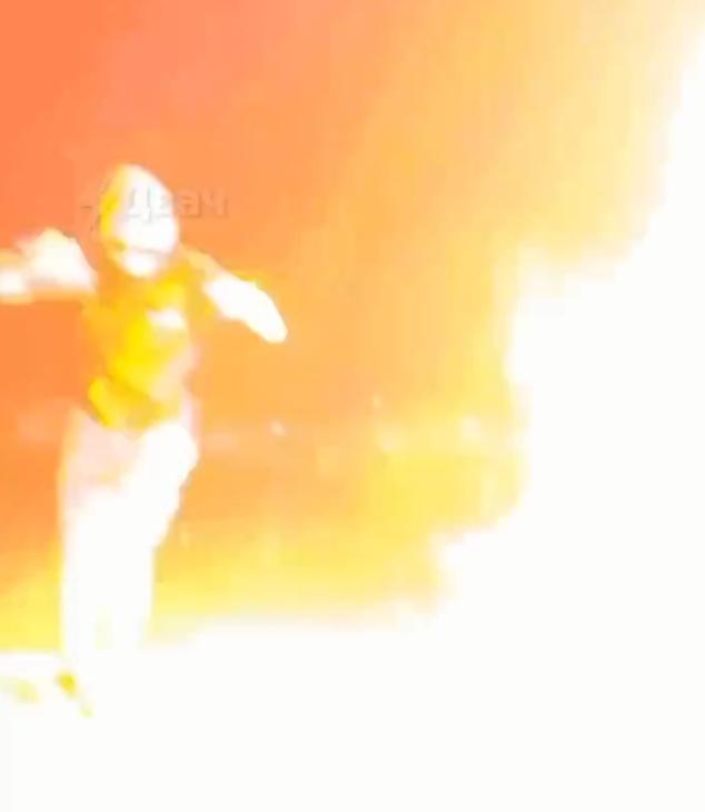 突然傳來巨響,一道雷擊直接打在Smirnov身上。(X)