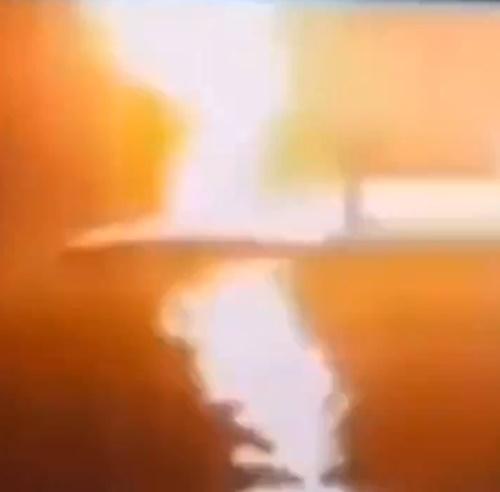 突然傳來巨響,一道雷擊直接打在Smirnov身上。(X)