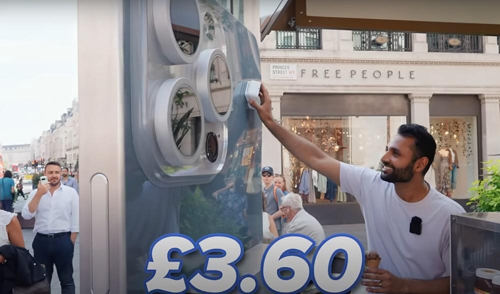 街頭測試,證明它可以進行電子支付、拍照、收發電子郵件、玩小遊戲和視像通話。(YouTube)