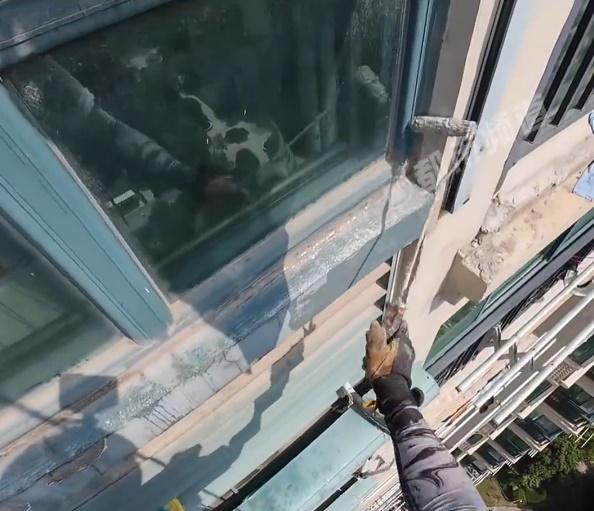 代先生不滿投訴:「孩子就是覺得好玩,但萬萬沒想到他把好玩建立在別人安全之上!」(微博)