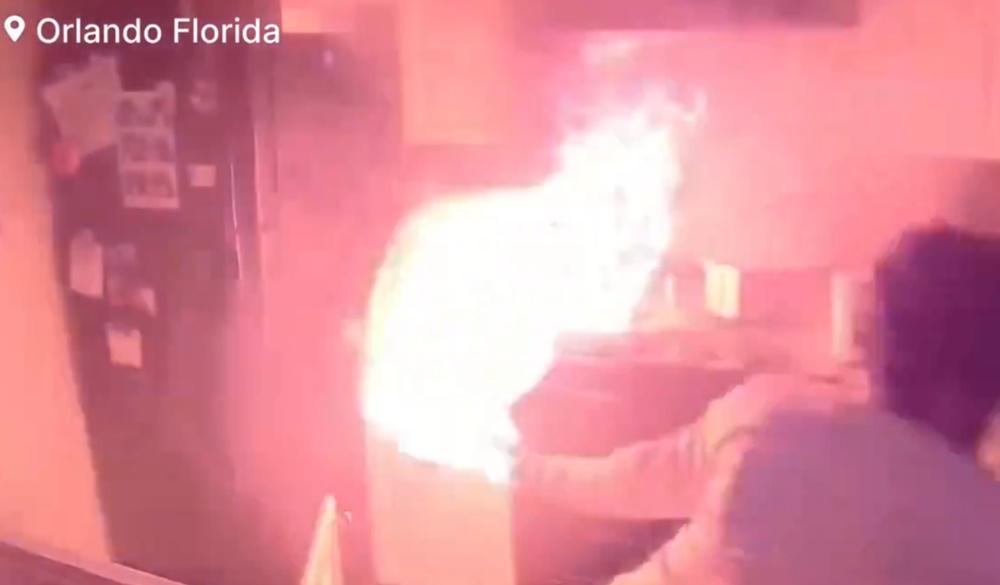 男子再上前一手將著火平底鑊丟到地上。(X)