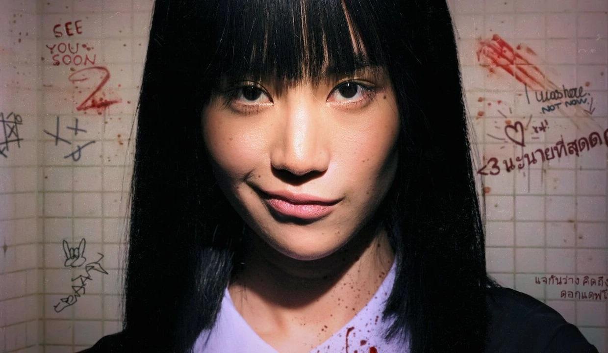 Komgrit Triwimol近年執導話題泰劇《莫測高深一女生》再度爆紅。