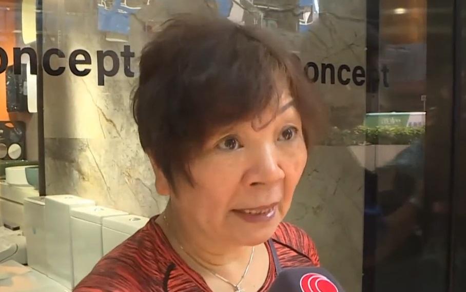 謝女士指一直有使用舒適堡服務,前來希望可以再續會。(有線新聞截圖)