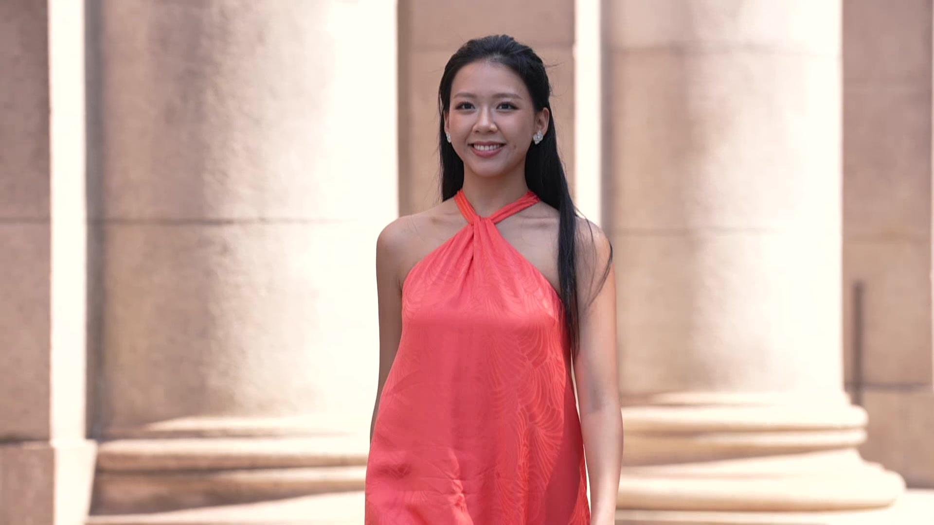 11號梁嘉莹,斯文大方,非常有冠軍相。