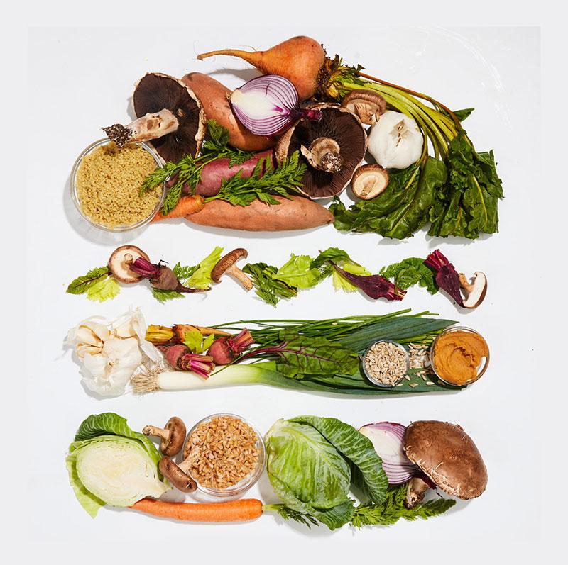 以大啡菇、蘑菇、蕃薯、紅蘿蔔、椰菜、紅菜頭等十一種田園新鮮蔬菜,加入葵花籽、麥米和藜麥等原型食材而製成的全蔬菜漢堡扒