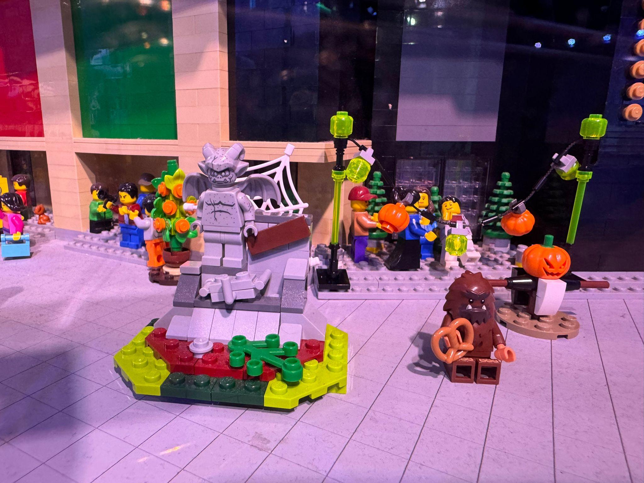 在「樂高迷你天地」內,尋找神秘魔法師。