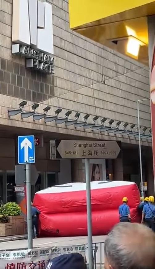 珍惜生命|旺角朗豪坊有人企跳 消防開救生墊戒備。(網片截圖)