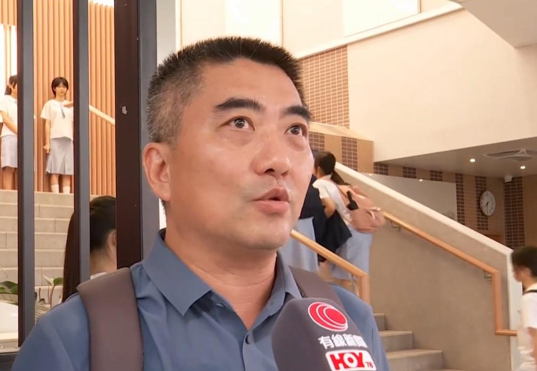 透過「高才通」計劃來港的家長指,為了讓女兒來港上學,讓女兒從小刻苦學英文。(有線新聞截圖)