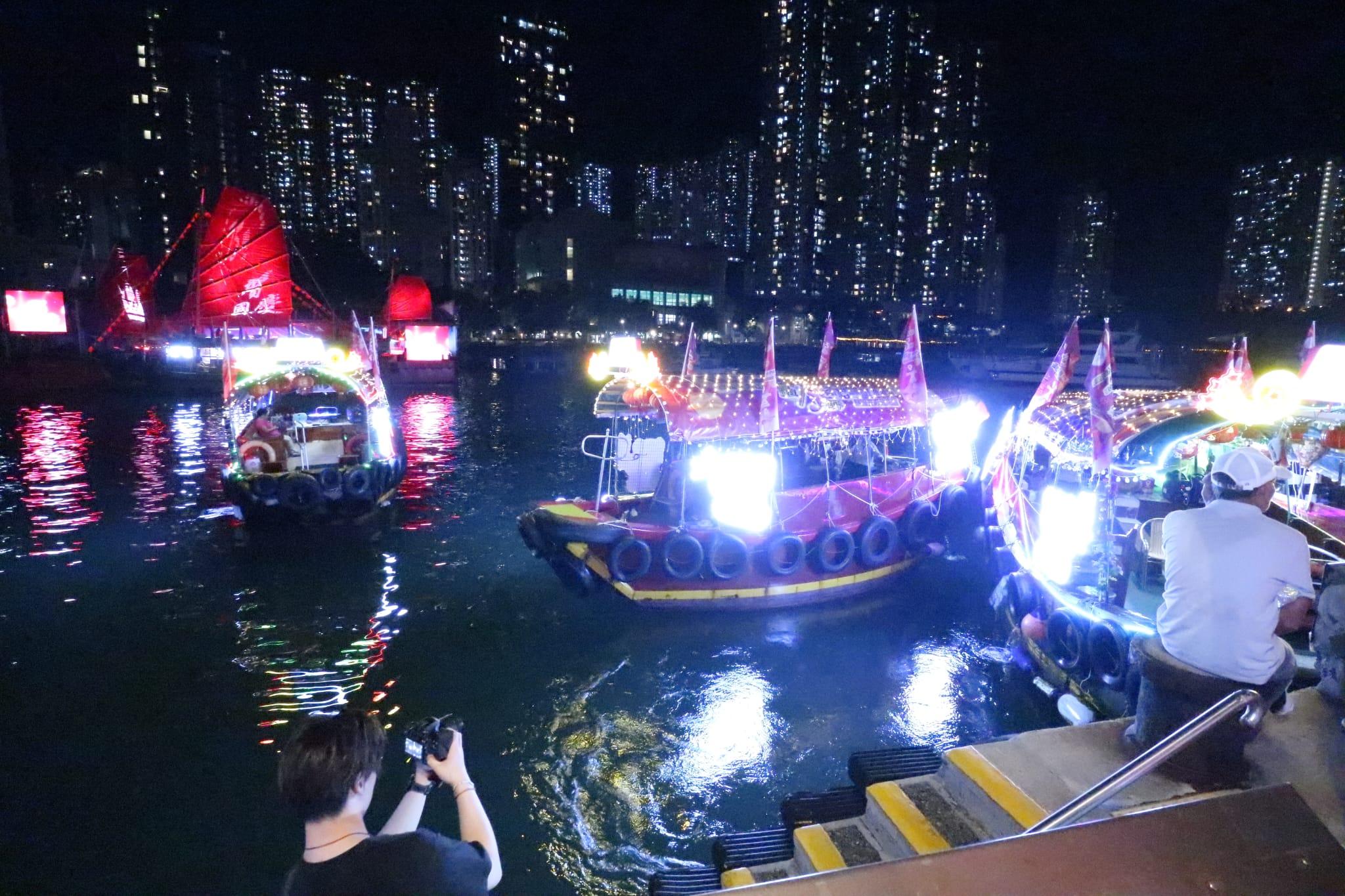 南區舉辦以大熊貓為主題的綵艇活動。(鍾式明攝)