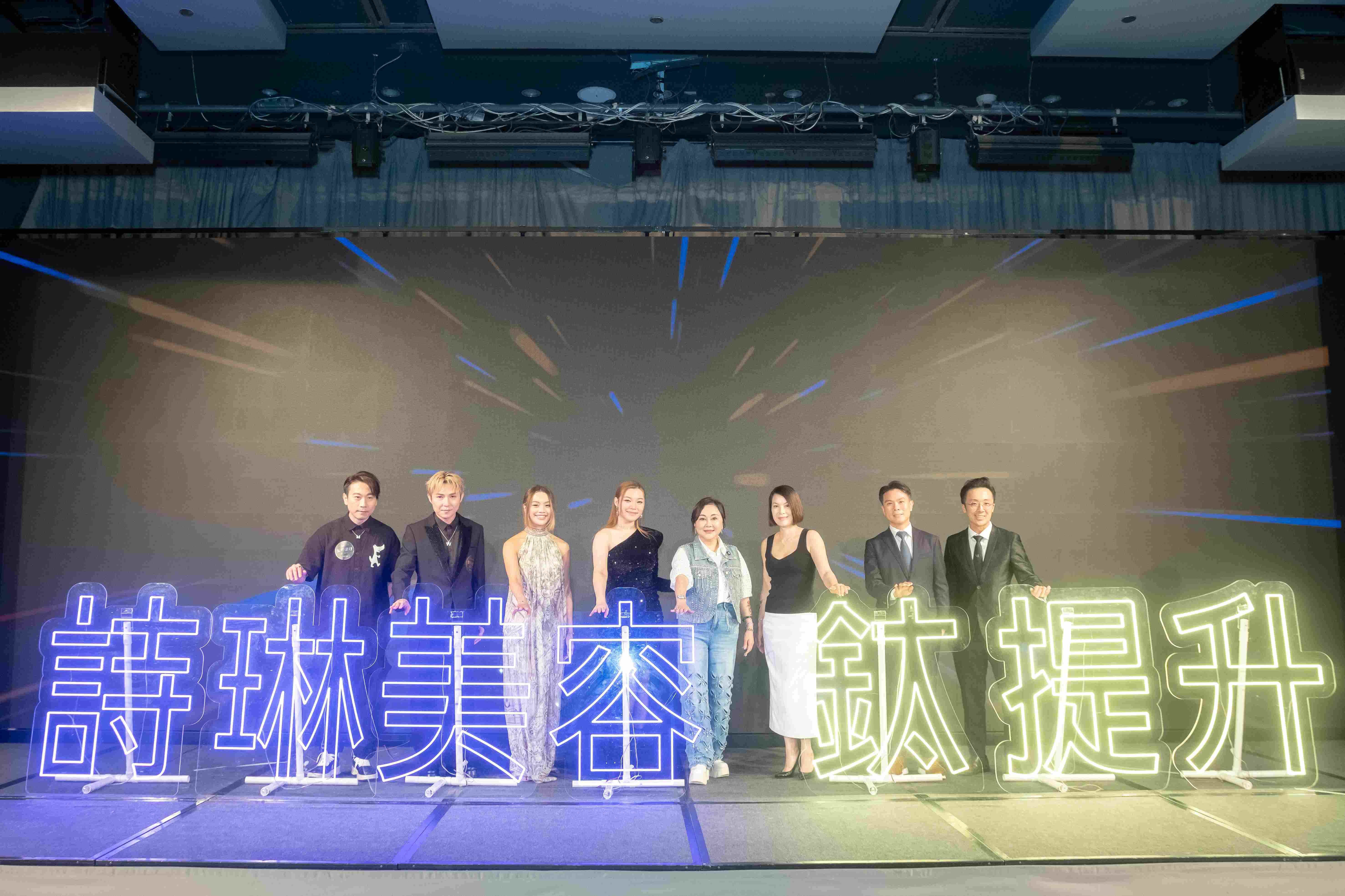 謝欣玲博士(右四)與江希文、劉威煌、區永權、顏米羔、黃洛妍進行啟動禮。