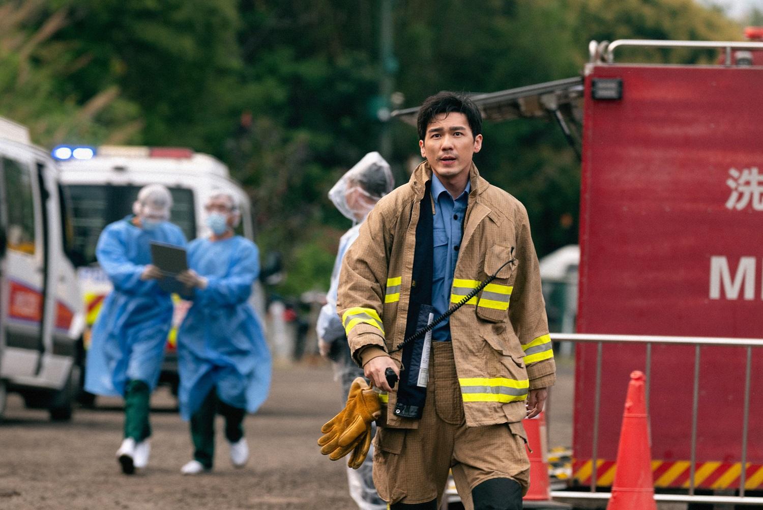 白宇在《焚城》演消防隊長。