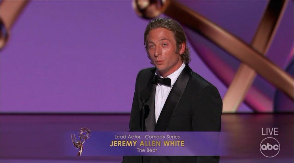 Jeremy Allen White憑《大熊餐廳》冧莊再獲喜劇類最佳男主角。