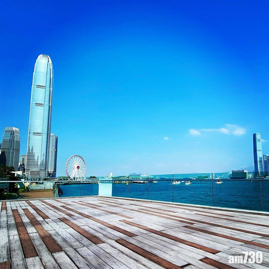 野餐好去處|添馬公園可飽覽維多利亞港海景。(instagram:ajhk22)