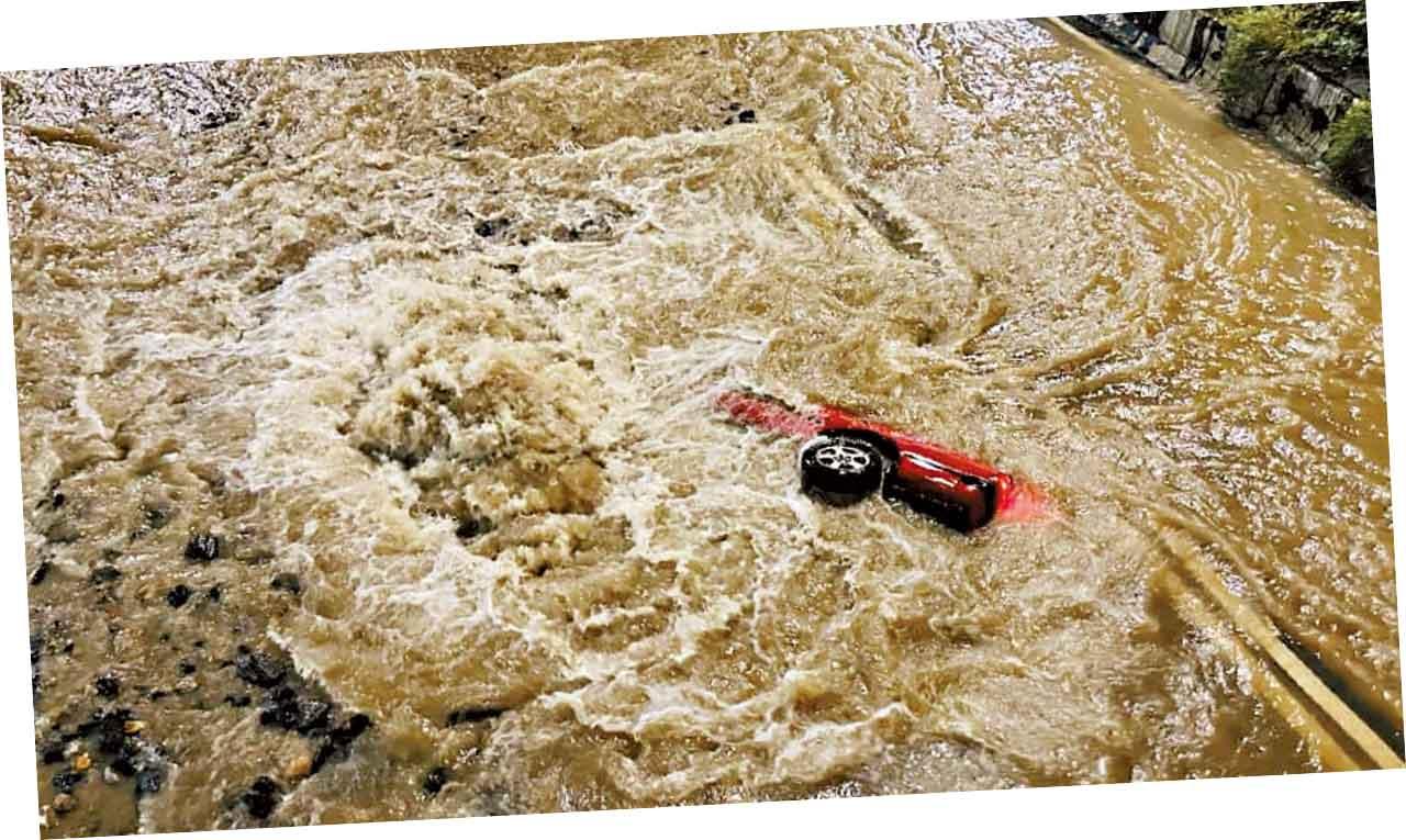 長沙灣爆水管路陷