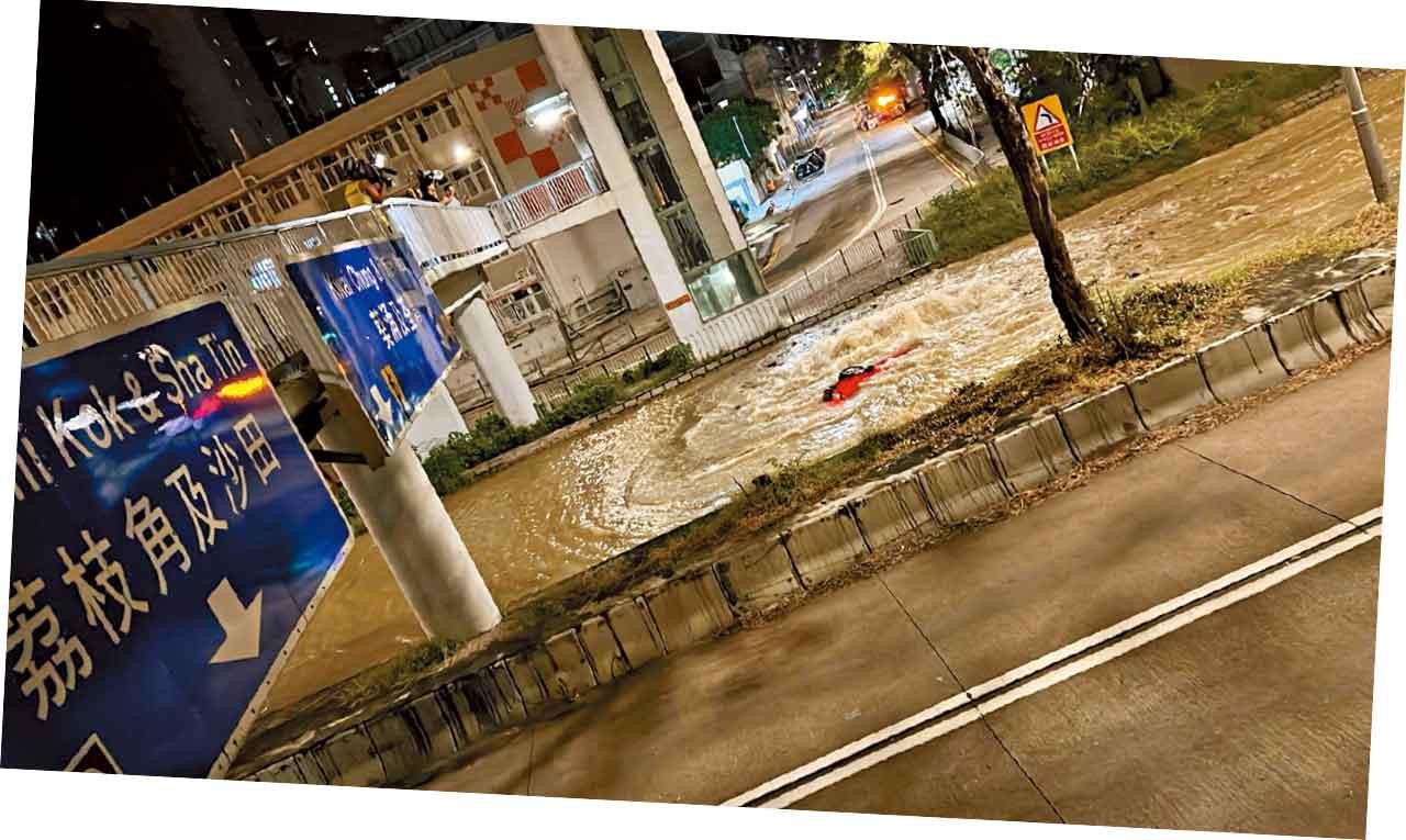 長沙灣爆水管路陷