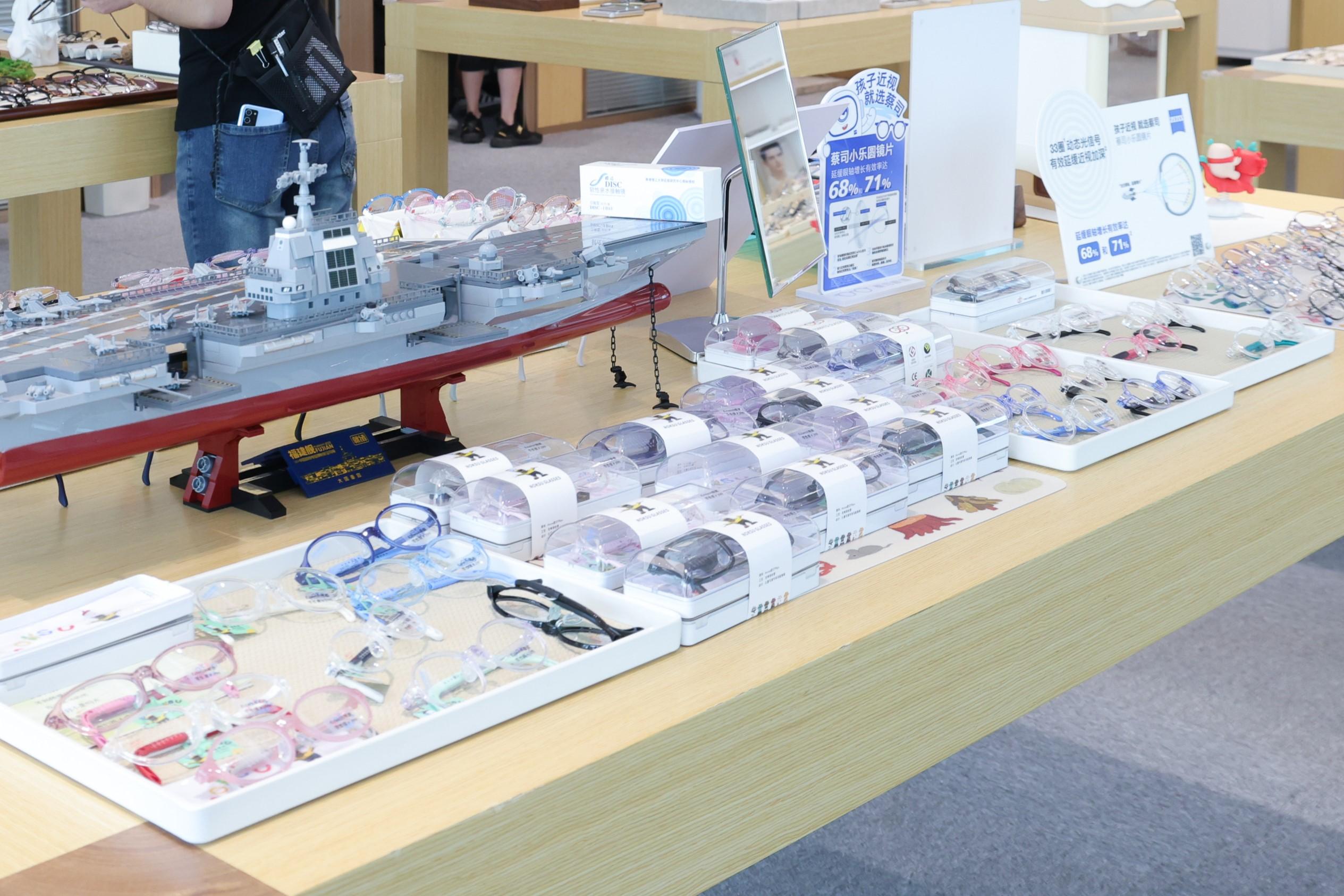 Eziwish眼鏡設有兒童眼鏡專區。