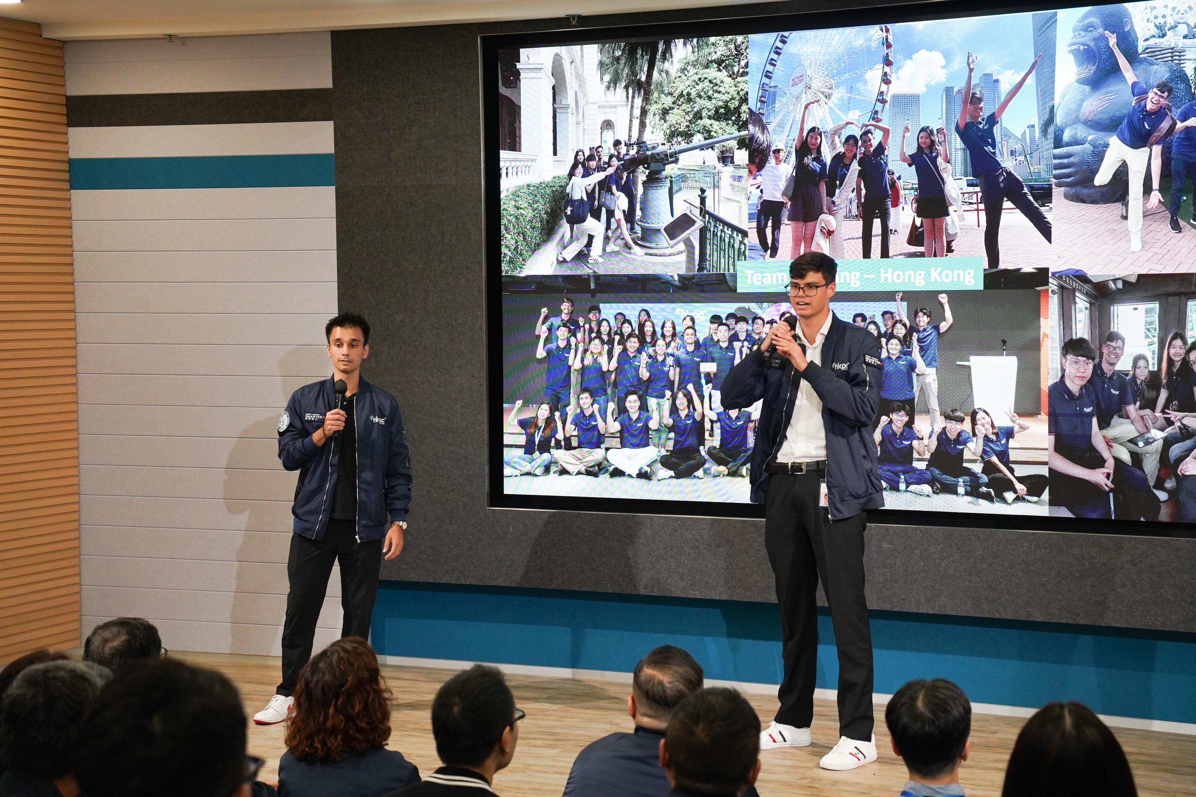 來自外國的實習生在畢業典禮上,分享了他們在香港的難忘事。