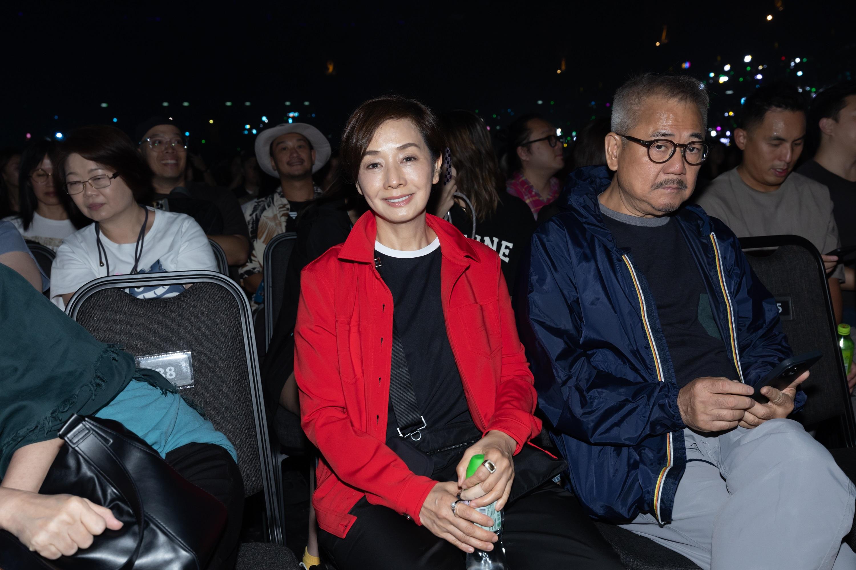 毛姐與丈夫入場支持Jer和MC。