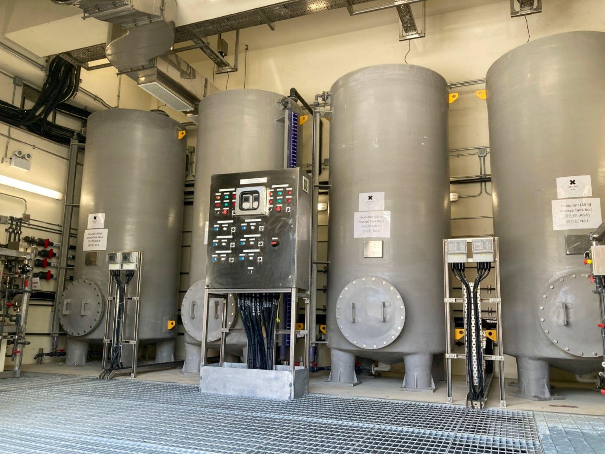 石湖墟再造水廠將全面投產,每日再造水產量可達7萬3千立方米,最終能夠供應給約52萬市民使用。圖示再造水廠內設施。(發展局網誌圖片)