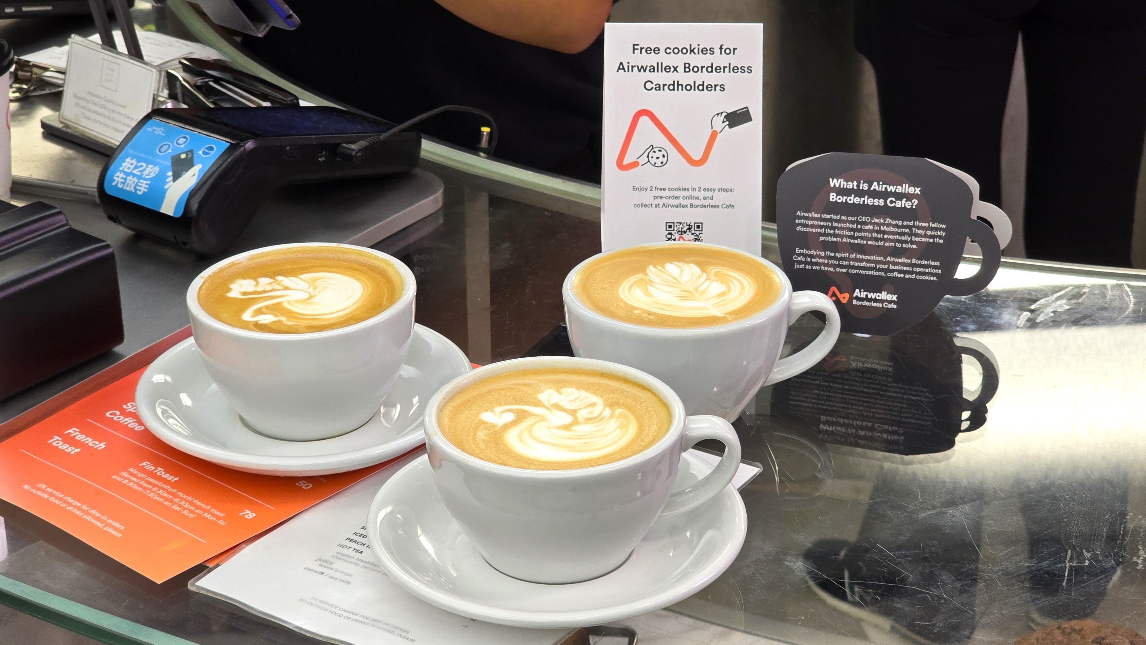 活動上Lucy親自為客戶炮製拉花咖啡。