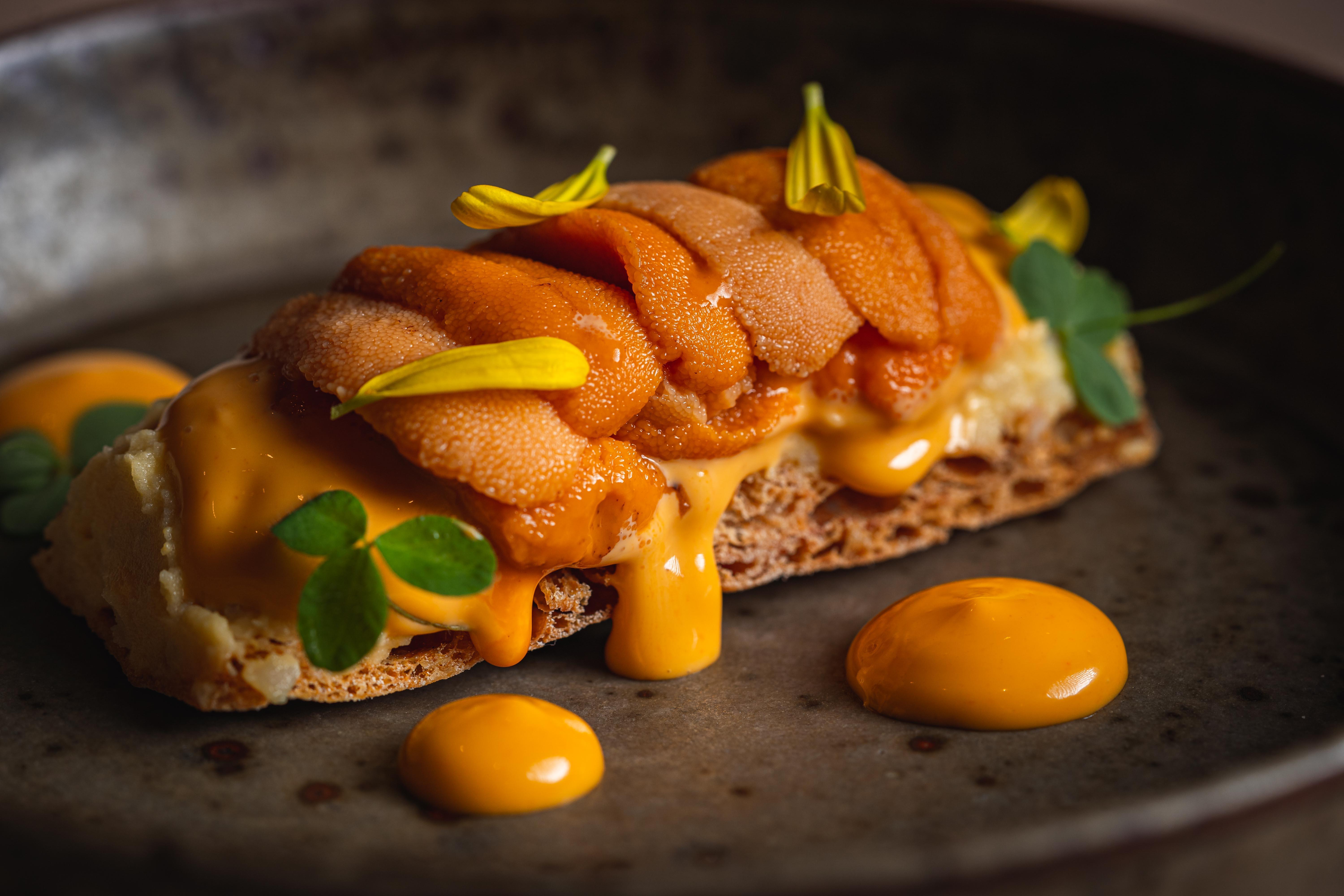 海膽多士$288 軟滑海膽配搭馬鈴薯沙律。