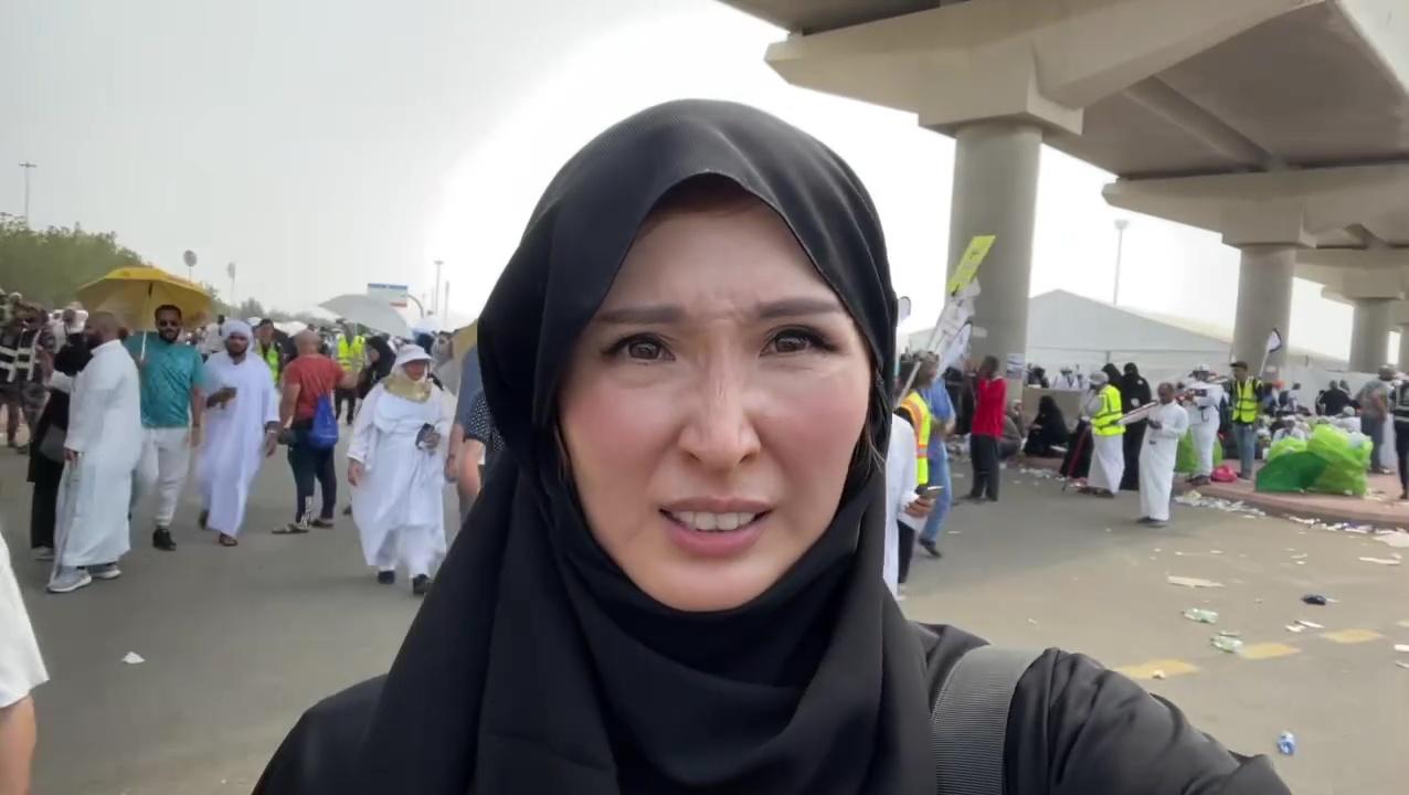 陳貝兒挑戰高溫拍攝「麥加朝聖」。