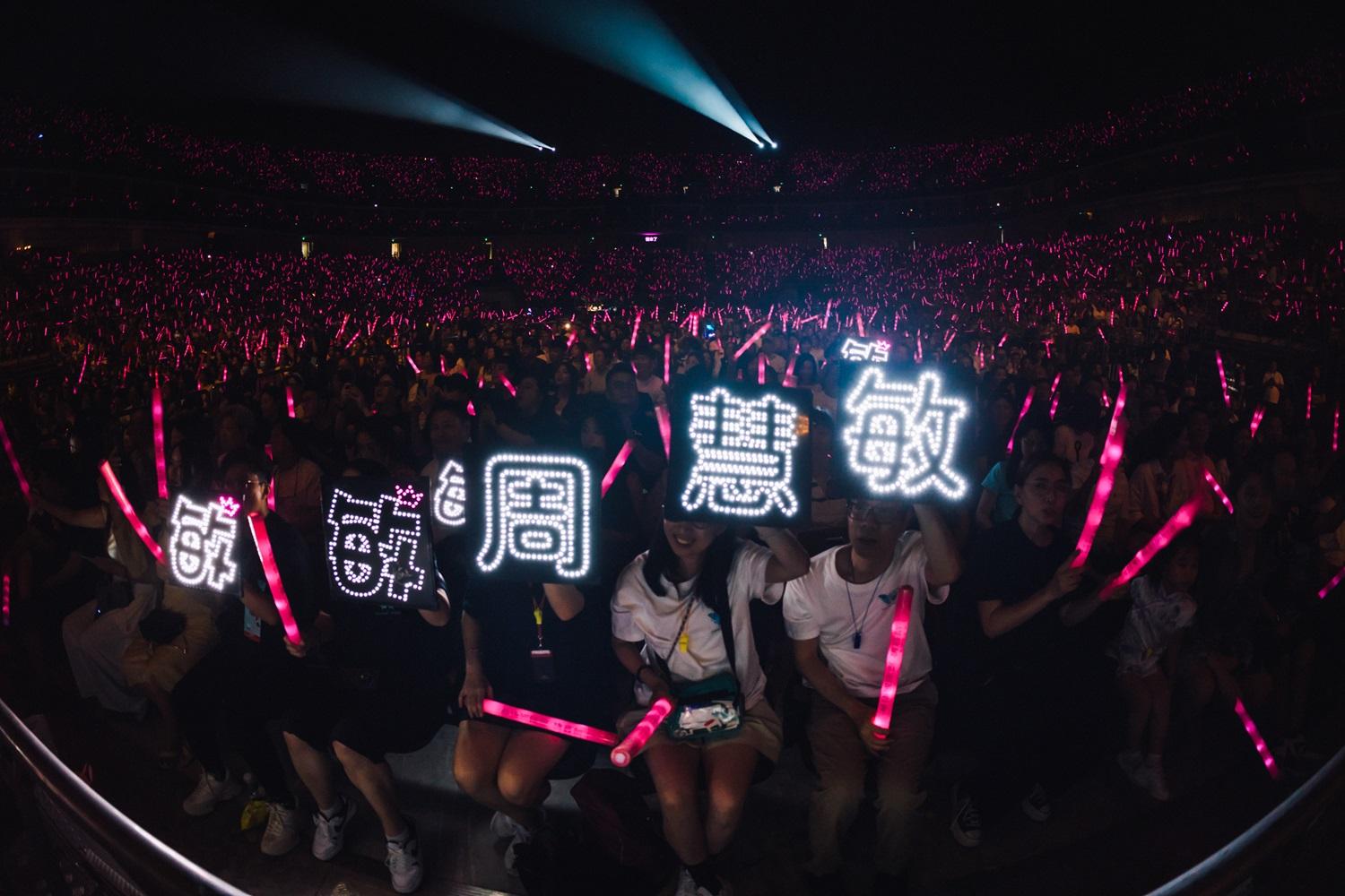 周慧敏於廣州舉行巡唱,坐無虛席。