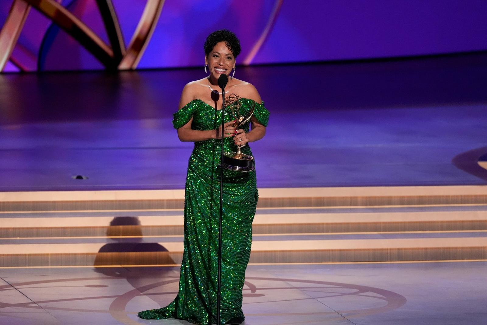 Liza Colón-Zayas靠《大熊餐廳》封喜劇類最佳女配角。