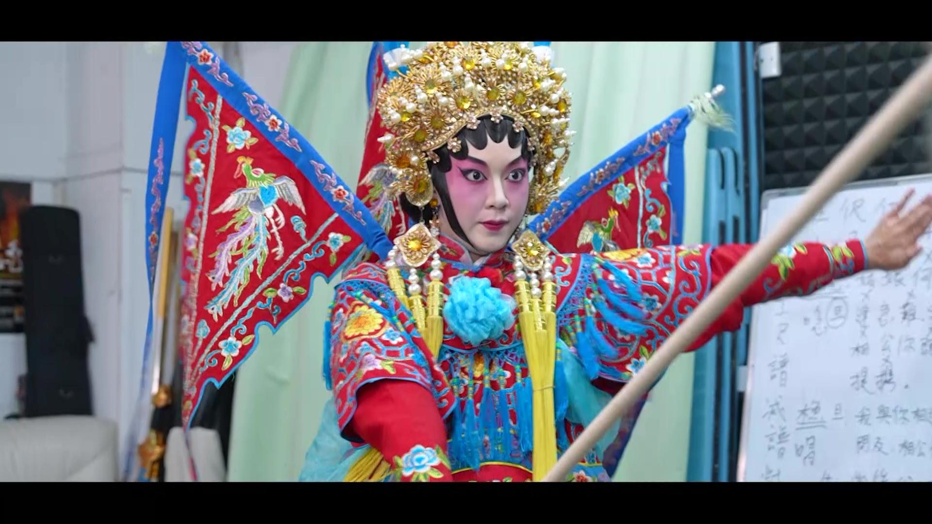 11號梁嘉莹好認真咁耍槍。