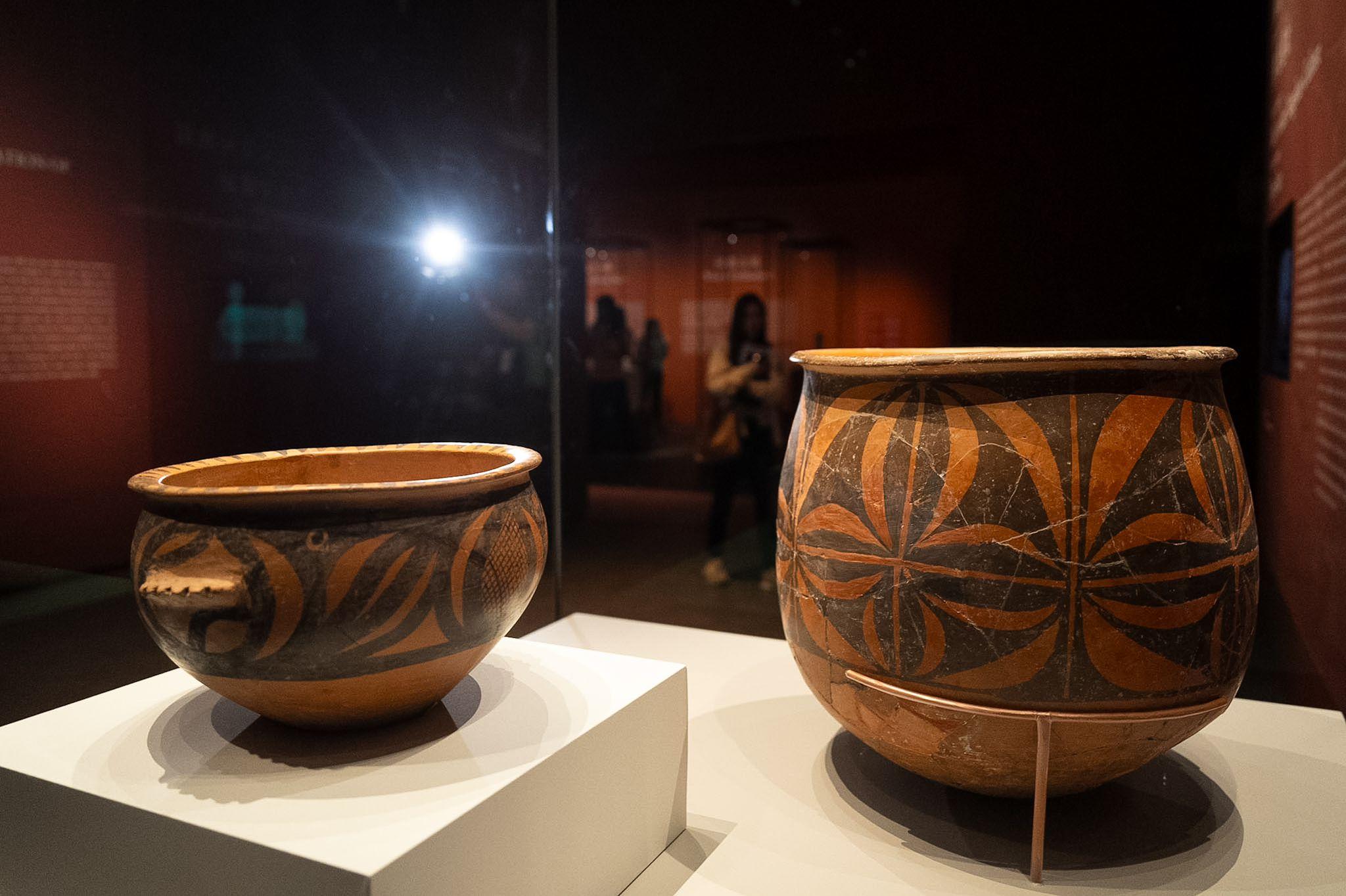 單元一的「花葉紋圜底罐」。(林靄怡攝)
