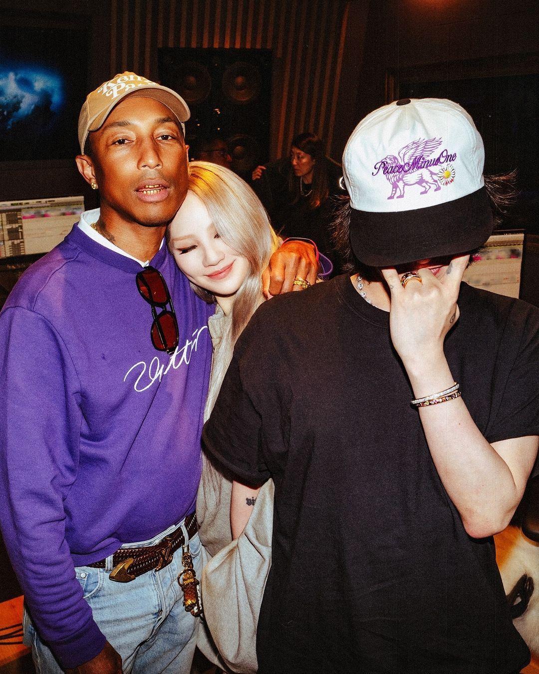 CL早前與Pharrell Williams及G-Dragon入錄音室,不知是否製作2NE1的回歸曲。